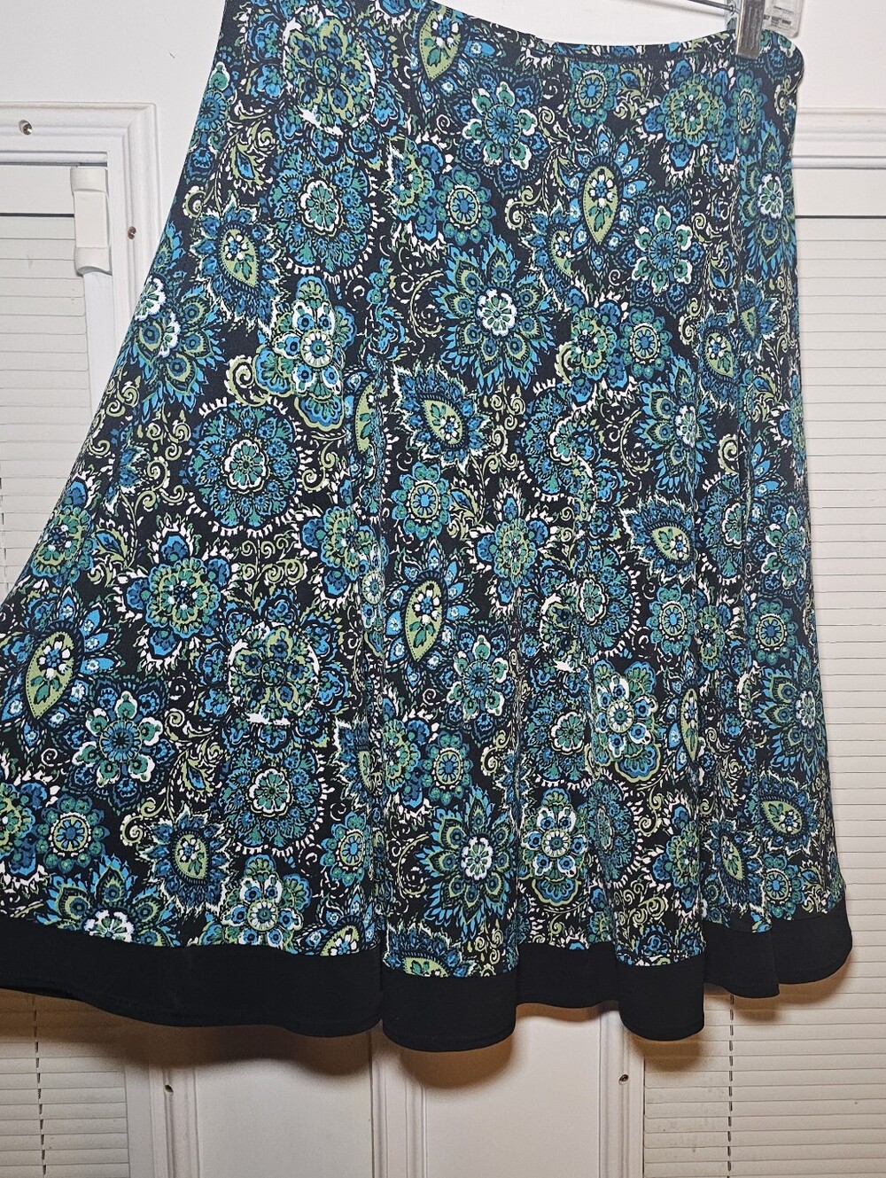 Bay Studio Women's Skirt Petite Medium Career Paisley Floral Flowy Lightweight